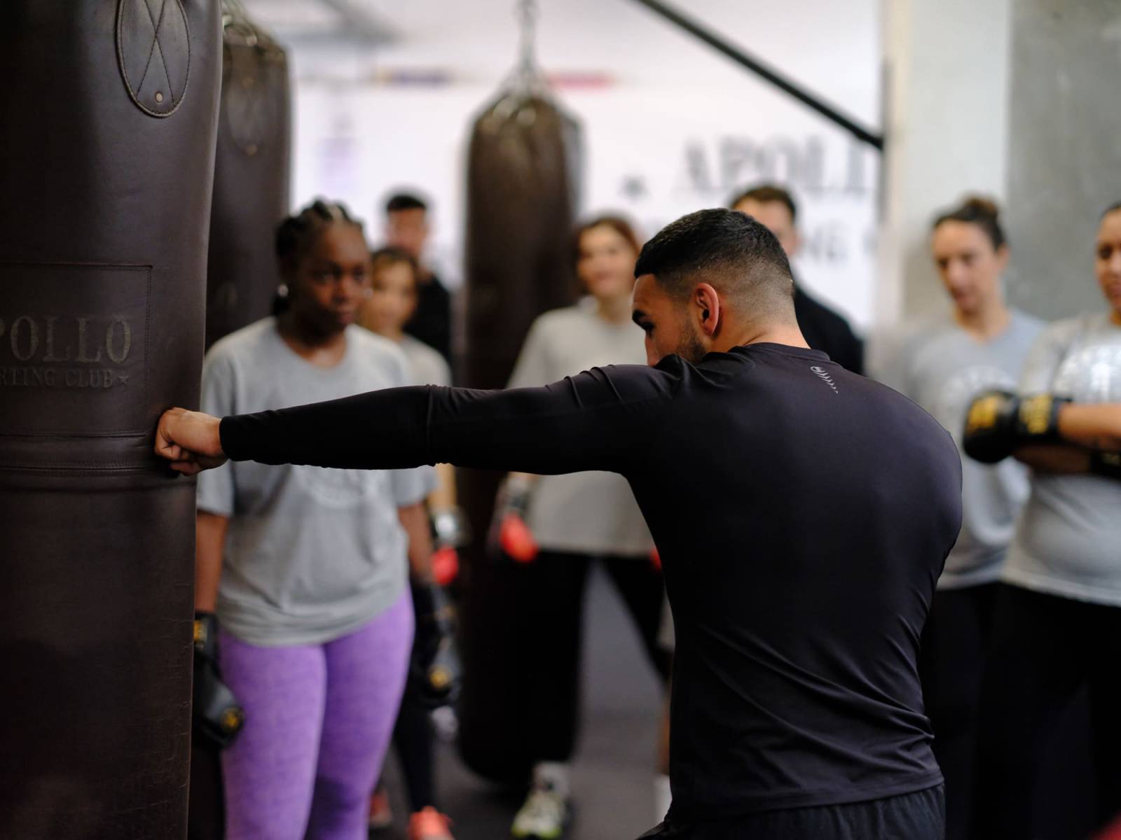 Organiser un team building autour de la boxe pour une petite entreprise à Paris 17 Étoile