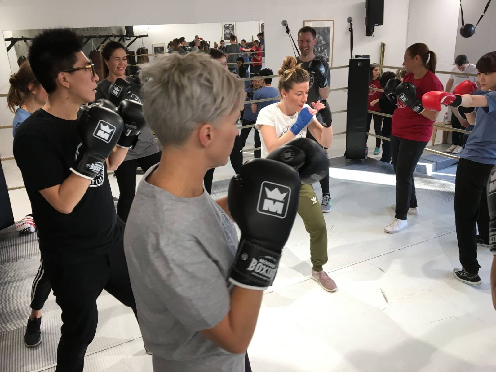 Initiation à la boxe pour les équipes de chez Parfums Christian Dior à Paris 19 Rosa Parks