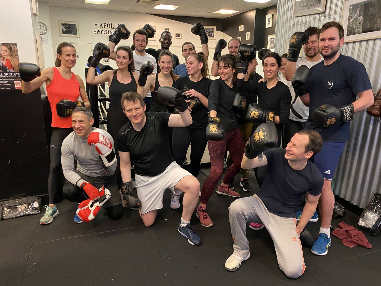 Team Building dans une ambiance conviviale : des avocats s'initient à la boxe à Paris 17 Étoile