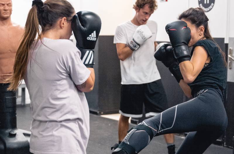 Team Building entre collègues : renforcez vos liens à Paris et en Île‑de‑France avec une expérience sportive unique