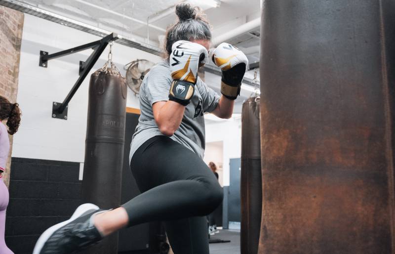 Shooting photo ou tournage corporate à Paris et en Île‑de‑France : un lieu sportif et authentique